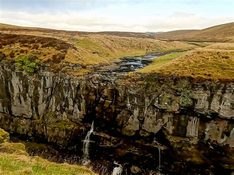 Pen-y-ghent walk from Horton-in-Ribblesdale | Walks in Yorkshire