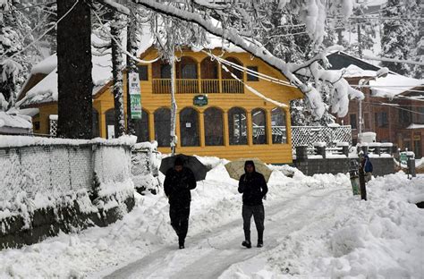 Photos: Kashmir witnesses season’s first snowfall | News-photos – Gulf News