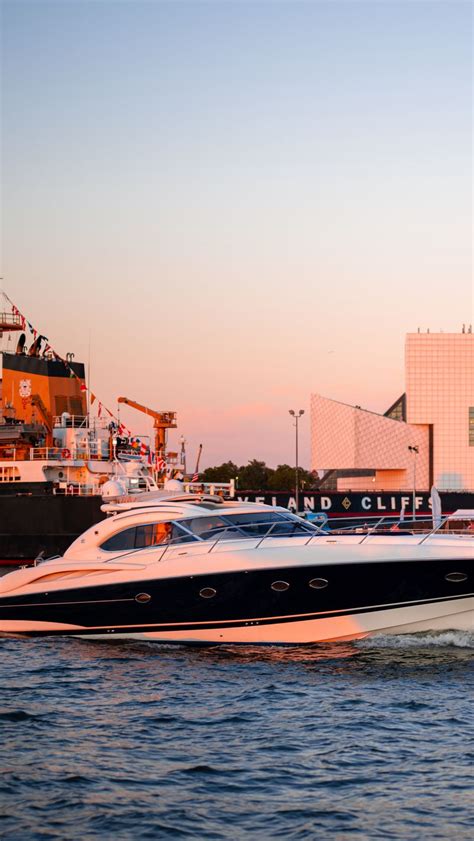 Download wallpaper 800x1420 yacht, sea, port, buildings iphone se/5s/5c/5 for parallax hd background