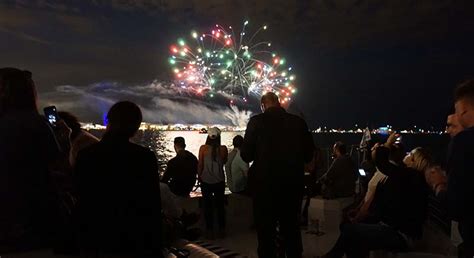 Chicago Navy Pier Fireworks Shows | Chicago Private Yacht Rentals