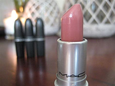 Cloud Nine Indulgence: REVIEW MAC lipstick in Patisserie