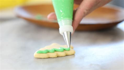 Video: Christmas Tree Cookie Platter - Dish Works