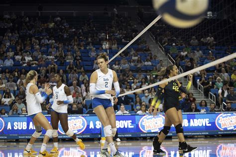 UCLA women’s volleyball defeated by Oregon in 3-set sweep - Daily Bruin