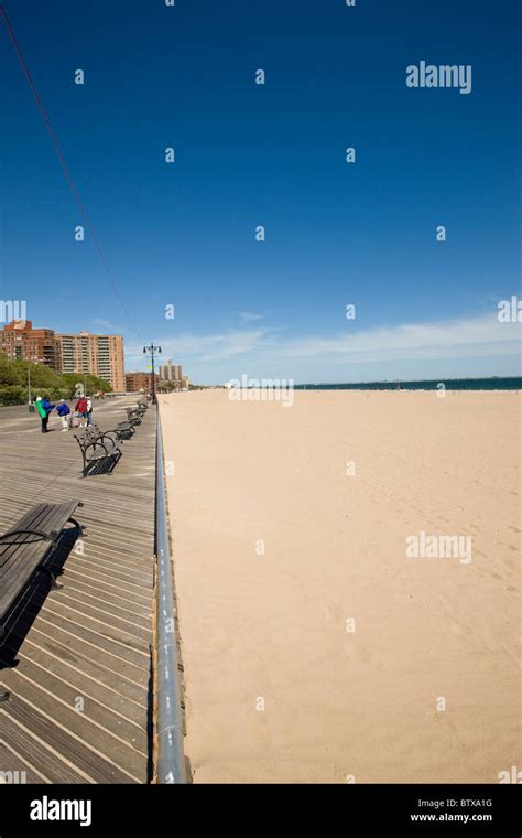 Brighton Beach in Brooklyn Stock Photo - Alamy