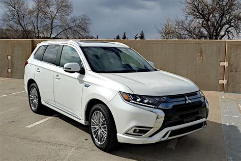 Review: 2020 Mitsubishi Outlander PHEV is great ... to a point