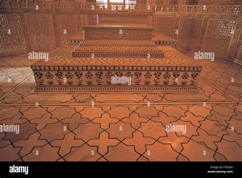 Cenotaph taj mahal agra india Stock Photo - Alamy