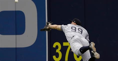 Watch Yankees' Aaron Judge make incredible miracle catch | FOX Sports