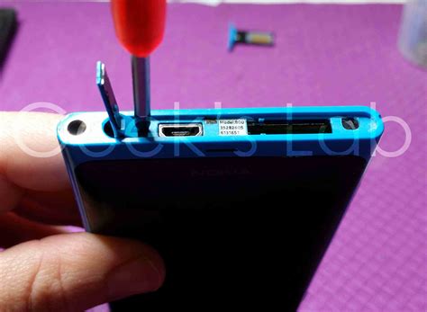 Nokia Lumia 800 battery replacement - Geek's Lab