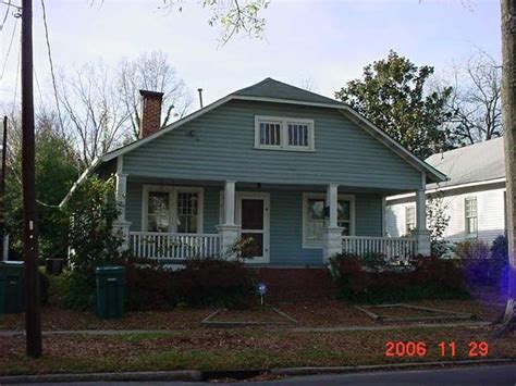 Half-hipped (clipped gable) roof | Roof design, House styles, Gable roof