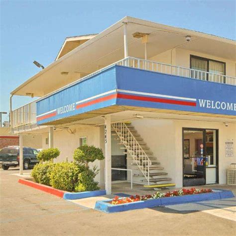 Motel 6 North FAT Airport Parking | Way