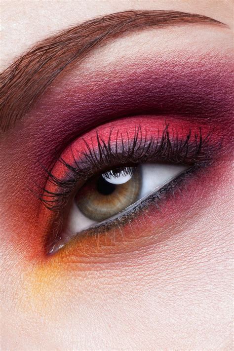 red smokey eye makeup | Retouching, Beauty studio, Beautiful eyes