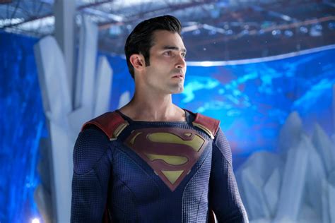 'Superman and Lois' Star Tyler Hoechlin Reacts to His New Superman Suit