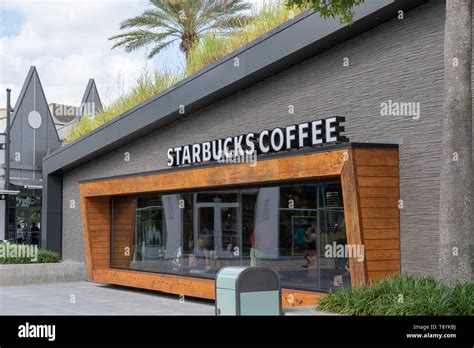 Coffee shop exterior hi-res stock photography and images - Alamy