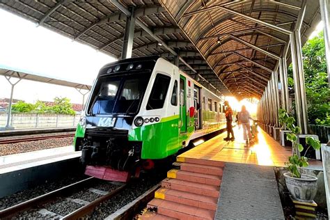 KAI Commuter prediksi pengguna KA lokal Surabaya meningkat saat mudik - ANTARA News