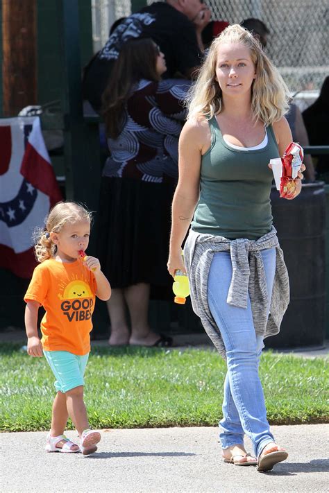 Kendra Wilkinson Was Seen With Her Family in Los Angeles 08/27/2016-5 – LACELEBS.CO