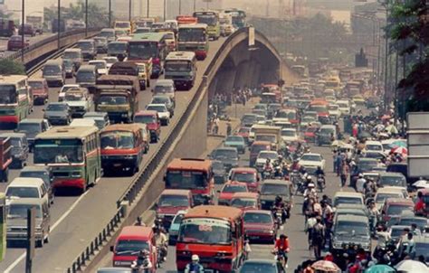 EXPLORE INDONESIA: Jakarta Traffic Jam, Who's wrong?