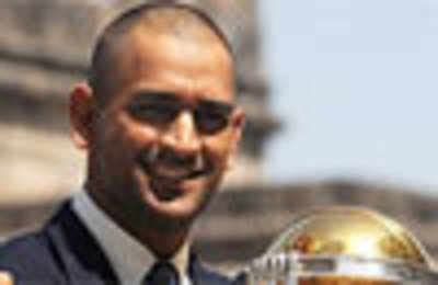 World Cup: World Cup: Dhoni shaves head after India's World Cup triumph ...