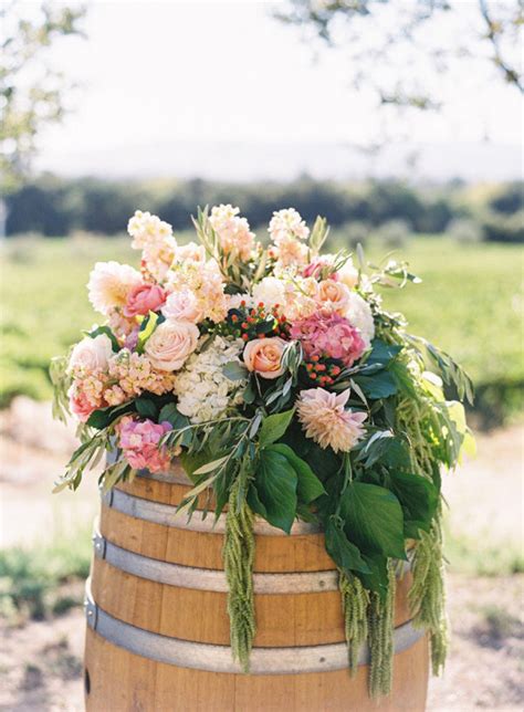 10 Steal-Worthy Flower Arrangements For Your Wedding Ceremony - Belle The Magazine