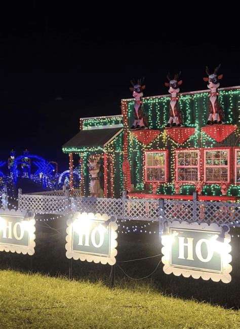 14 BEST Christmas Towns in Ohio to Visit This Holiday Season