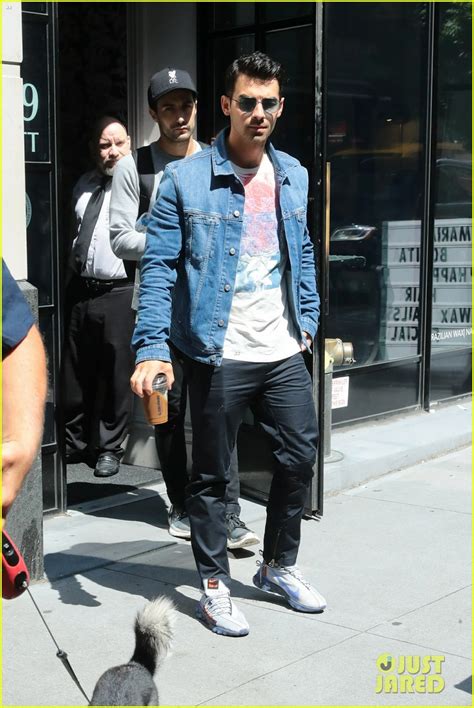 Joe Jonas Heads to Rehearsals for the Jonas Brothers 'Happiness Begins ...