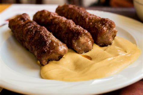 4 Traditional Romanian Food Experiences in Transylvania