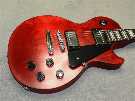 Epiphone Les Paul vs. Gibson Les Paul Guitar Review | Spinditty