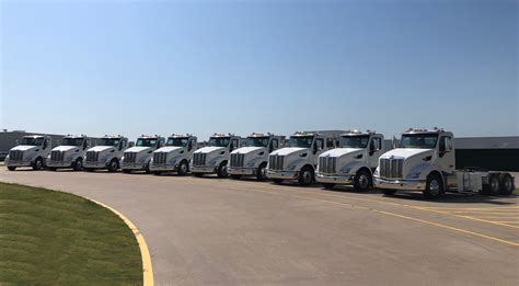 Port of Oakland tests drayage with Class 8 Peterbilt electric trucks ...