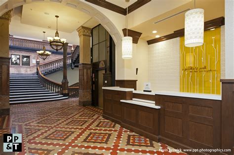 Hilton Garden Inn Milwaukee Downtown - Historic Staircase in Hotel Lobby