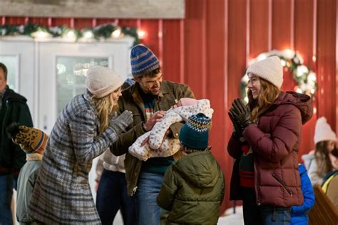 Laura Vandervoort And Benjamin Ayres In Miracle In Bethlehem, PA On ...