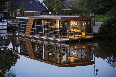 20+ Modern Floating House Architecture Around the World #howtobuildasailboat | House boat ...