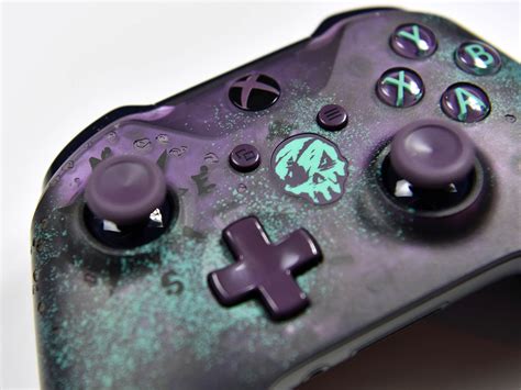 Sea of Thieves limited-edition Xbox One controller hands-on (video ...