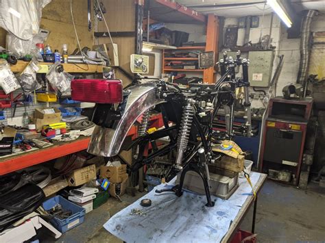 Yamaha RD400C Full Restoration - Assembly is going well – Pitstop ...