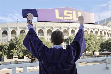 LSU Graduation Picture | College graduation pictures, Graduation ...