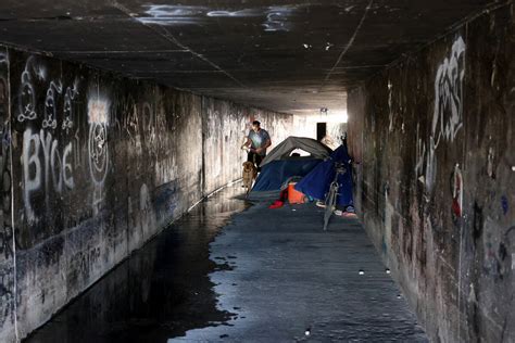 Las Vegas flooding highlights dangers to homeless living in tunnels | Local