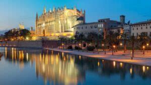 NIGHTLIFE IN SPAIN - A TOTAL GUIDE TO PARTYING AND FUN