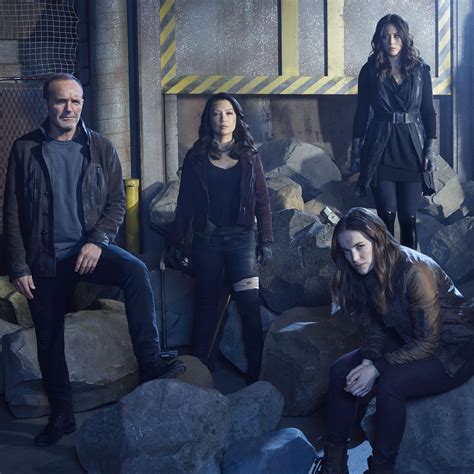 Agents Of Shield Cast : Marvel S Agents Of S H I E L D Cast And Producers Tease More Familiar ...