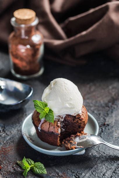 Recipe: Hot chocolate fondant with ice cream - Croft Port