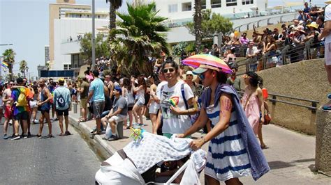 Photos of Tel Aviv Gay Pride Parade's Colorful Oasis - VICE