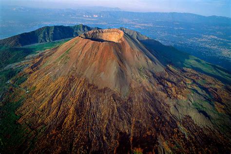 Man Falls Into Mount Vesuvius Crater While Trying to Grab His Phone