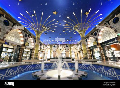 Gold Souk, Dubai Mall, the largest shopping mall in the world with 1200 ...