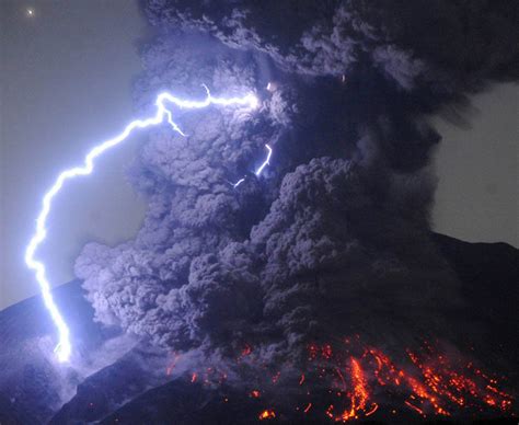 Popocatépetl volcano on evacuation alert in Mexico | Daily Star