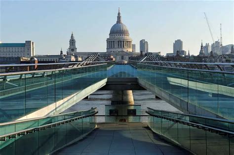 Wobbly Bridge London: Millennium - e-architect