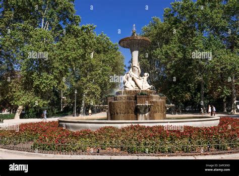 Fountain in Retiro Park Madrid, Spain Stock Photo - Alamy