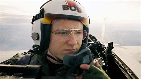 What Sunglasses Does Tom Cruise Wear In Top Gun: Maverick? | vlr.eng.br