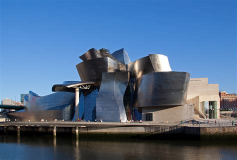 Visit of Guggenheim Museum with private guide - BILBAO PRIVATE TOUR