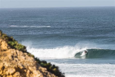 SeaBookings - 5 best surf spots in the Algarve