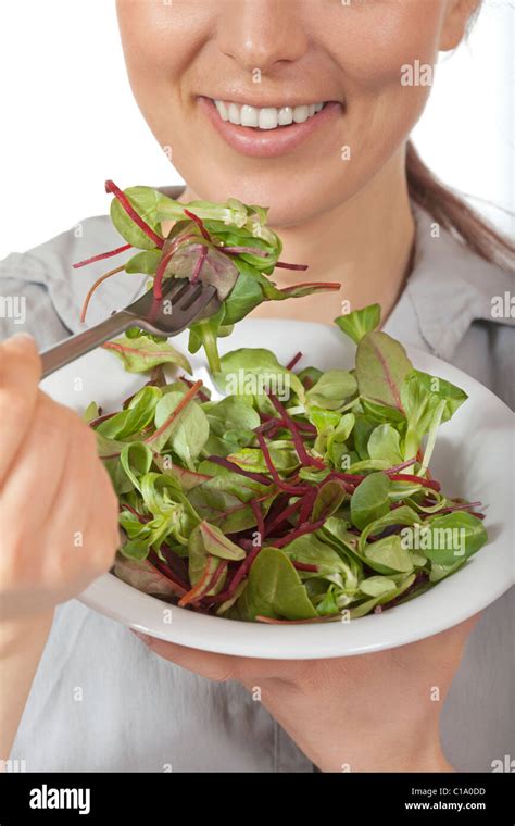 Woman eating salad Stock Photo - Alamy