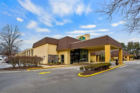 La Quinta Inn & Suites by Wyndham Armonk Westchester | Armonk, NY Hotels