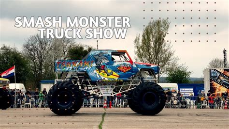 MONSTER TRUCK • STUNT ACTION SHOW • SMASH • - YouTube