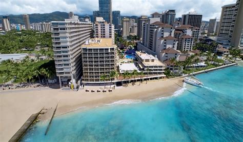 10 Most Dreamy Waikiki Beach Hotels with Ocean Views - HotelsCombined ...